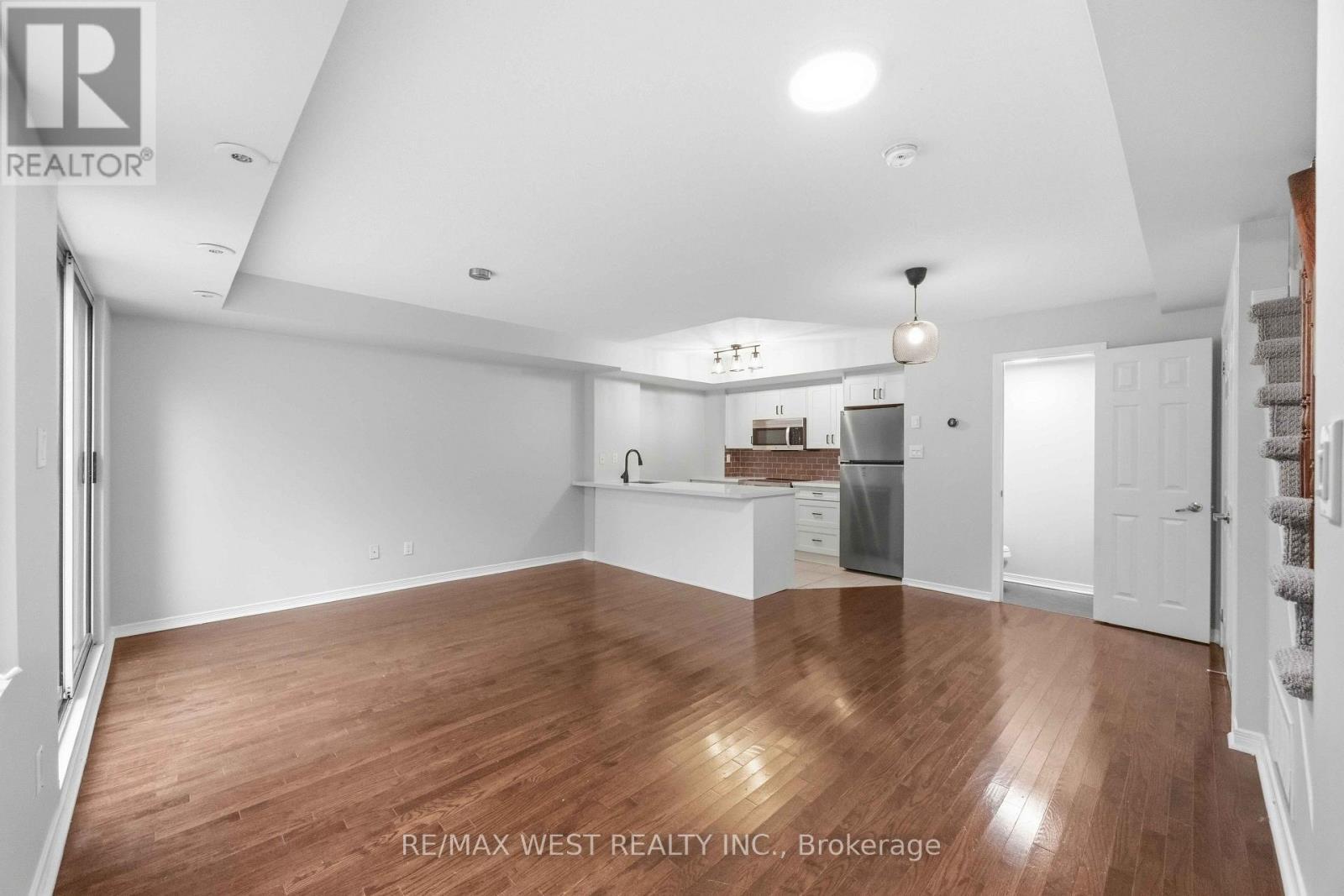 122 - 20 Elsie Lane, Toronto, ON