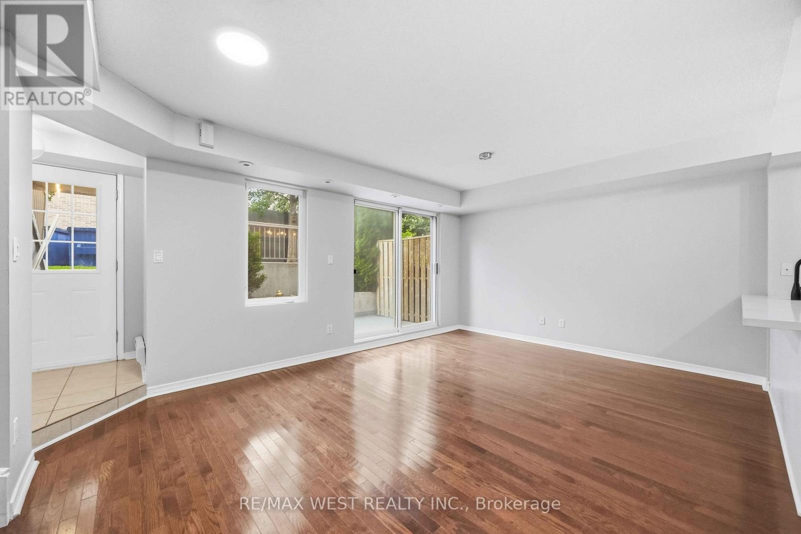 122 - 20 Elsie Lane, Toronto, ON