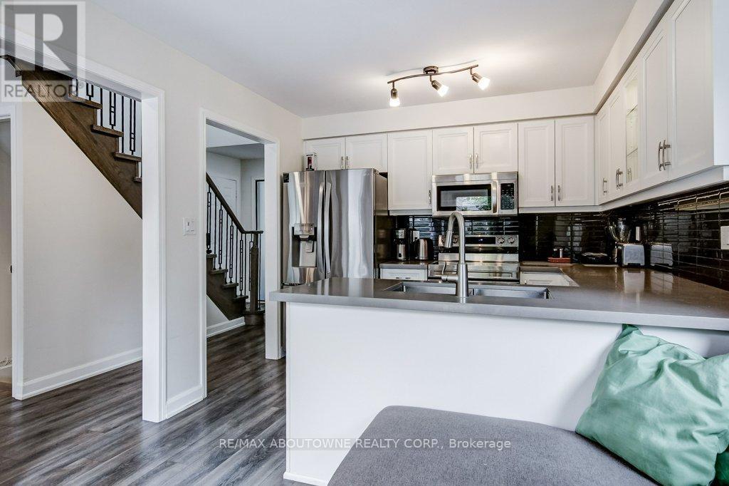 2183 Birchleaf Lane, Burlington, ON
