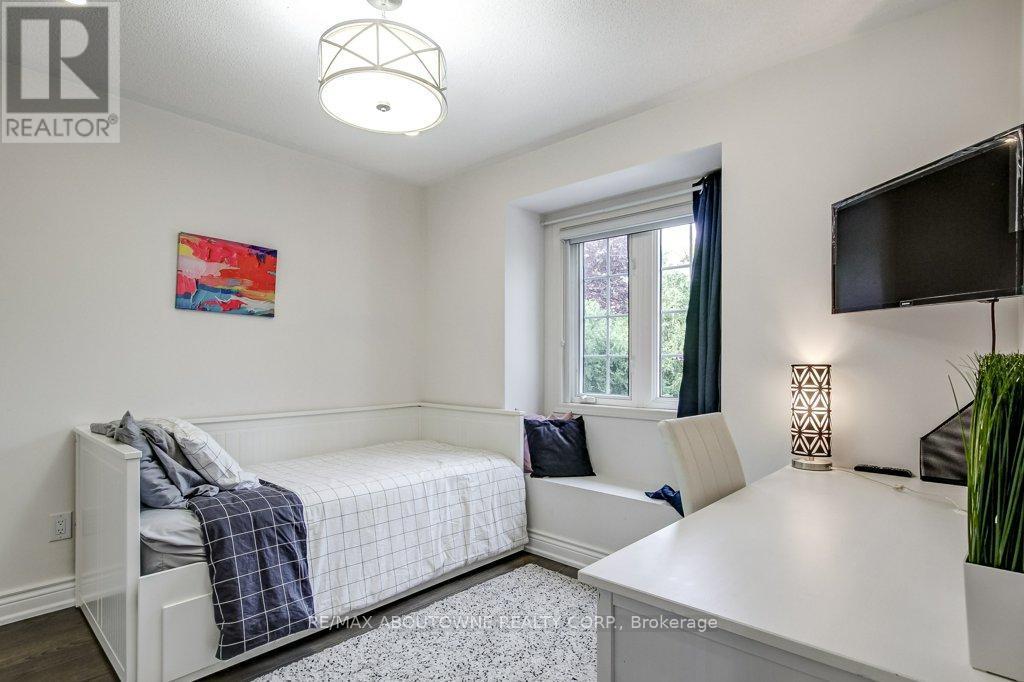 2183 Birchleaf Lane, Burlington, ON