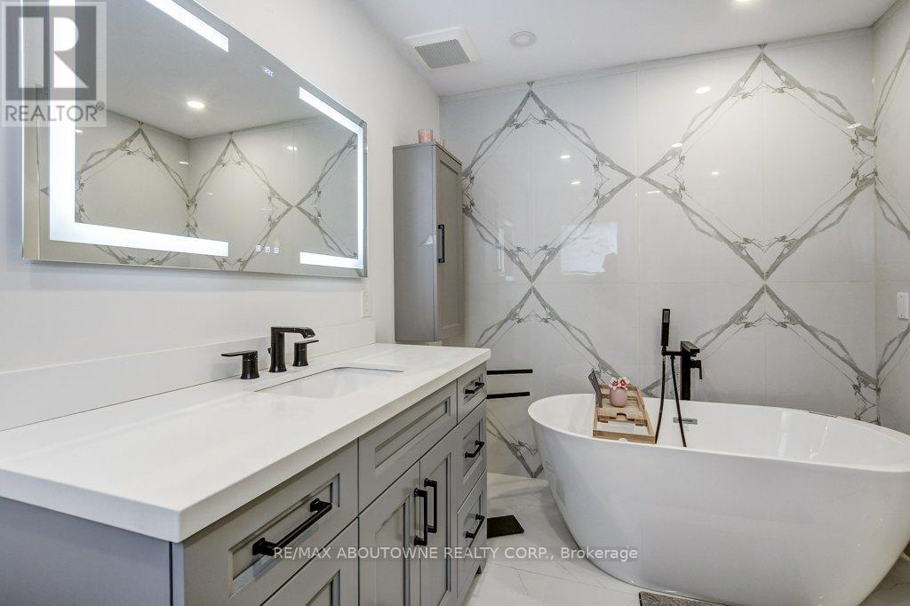 2183 Birchleaf Lane, Burlington, ON