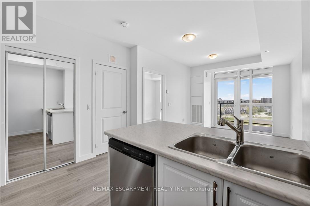 809 - 461 Green Road, Hamilton, ON