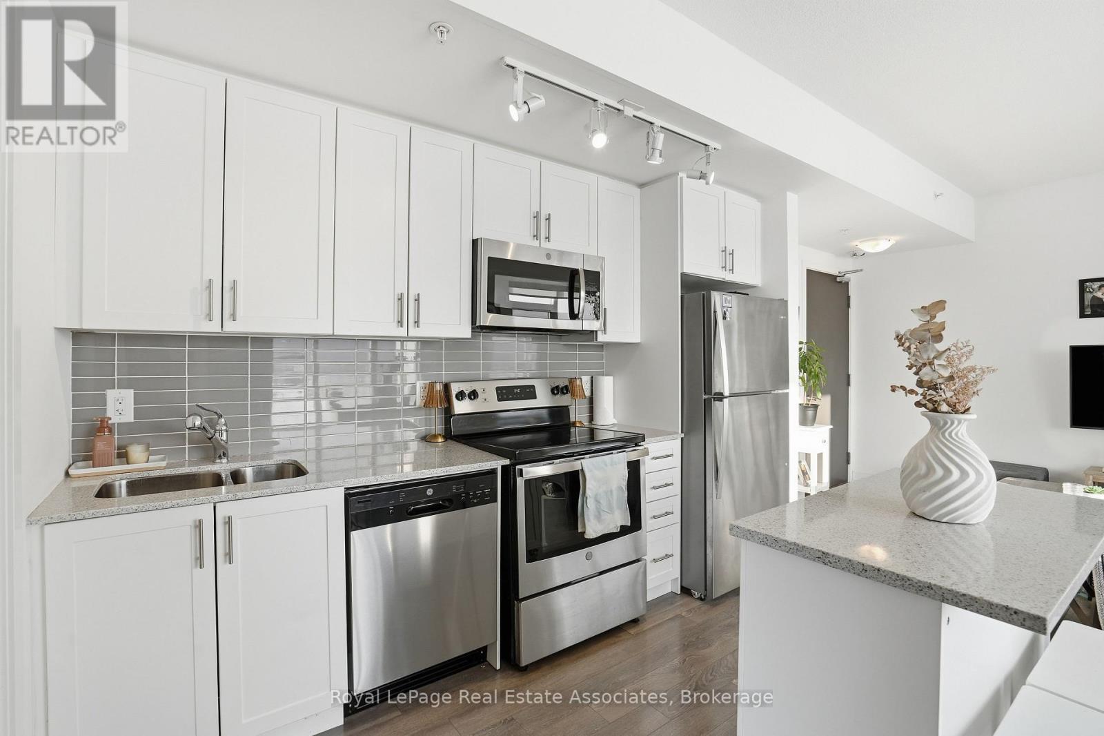 801 - 550 North Service Road, Grimsby, ON