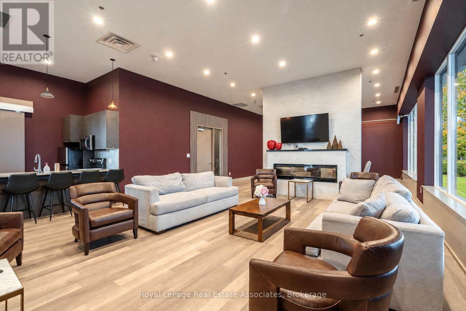 801 - 550 North Service Road, Grimsby, ON