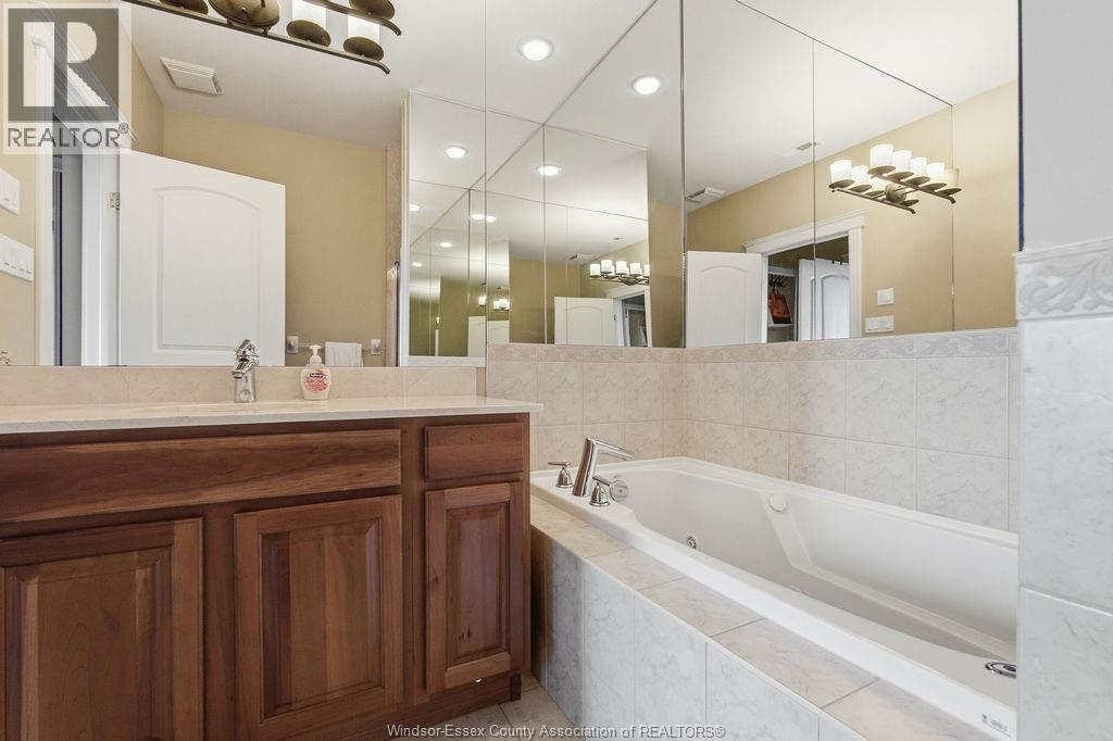 1225 Riverside Drive Unit# 801, Windsor, ON