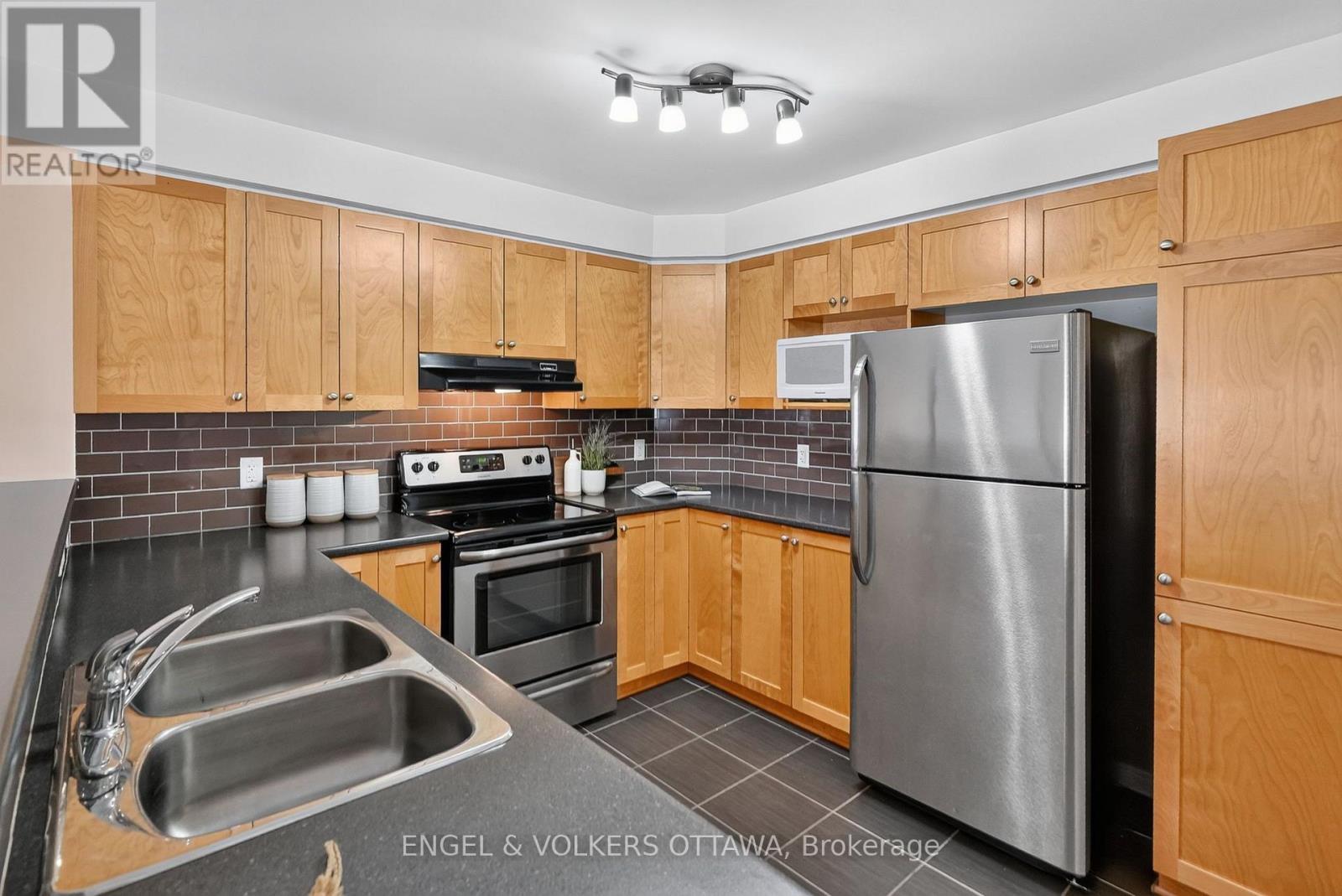 121 Quito Private, Ottawa, ON