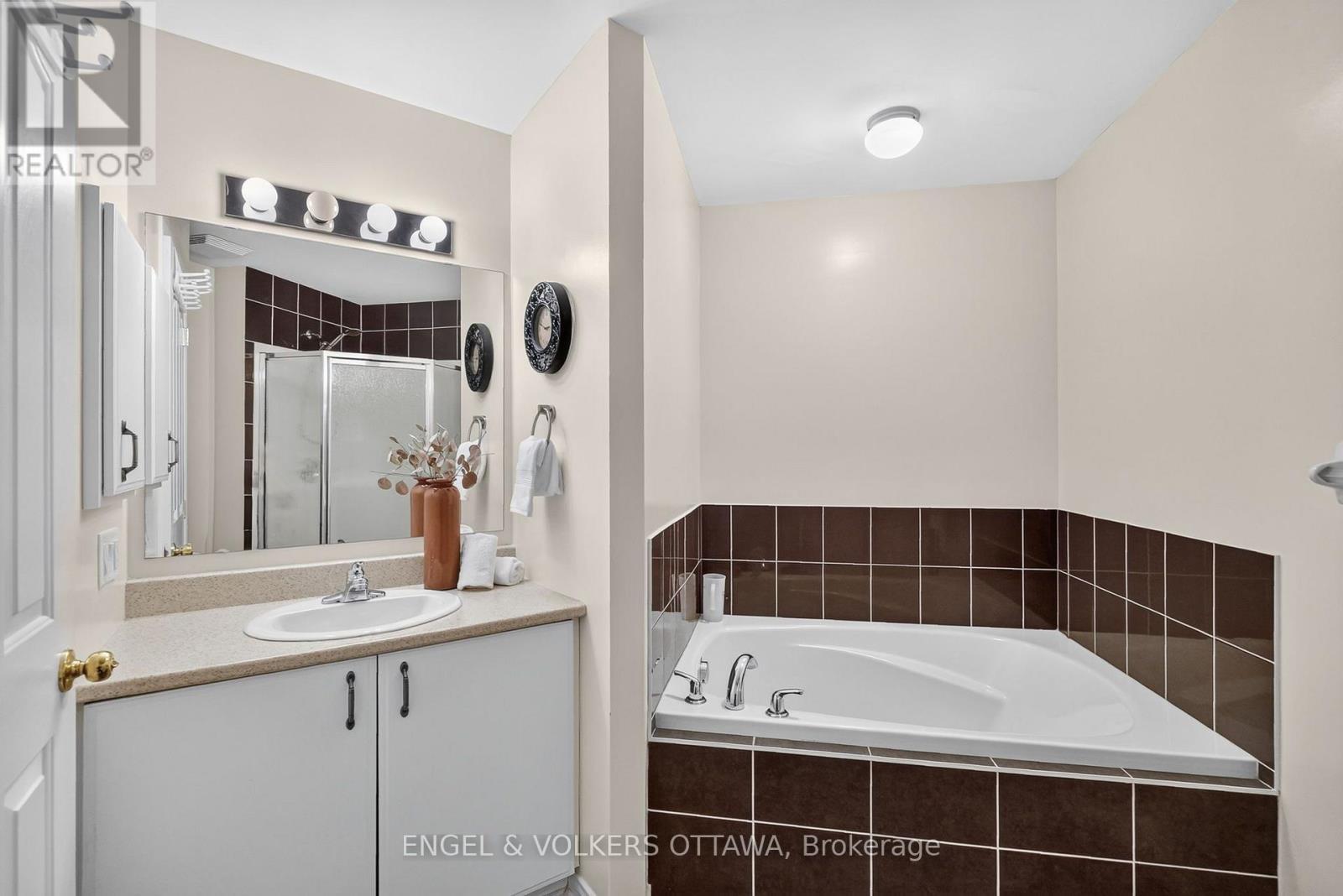 121 Quito Private, Ottawa, ON
