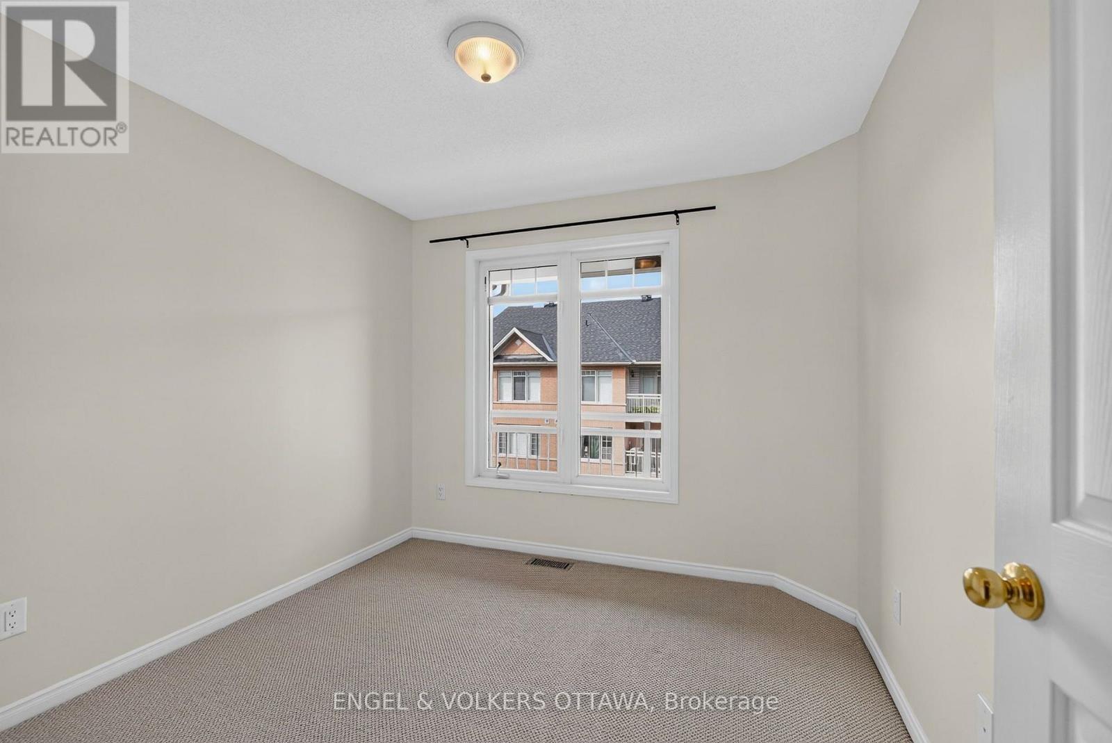 121 Quito Private, Ottawa, ON