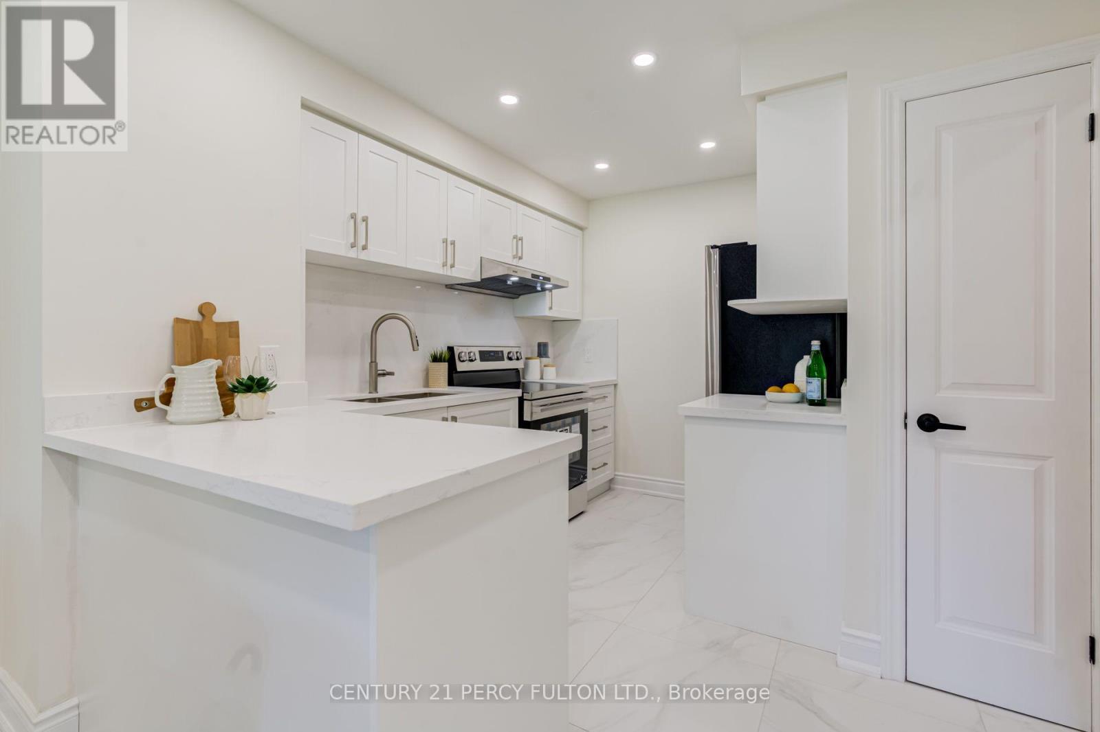 33 Lorna Rae Boulevard, Toronto, ON