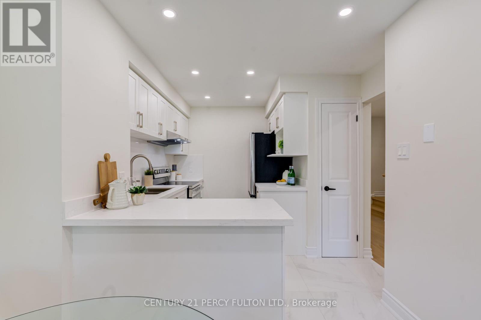 33 Lorna Rae Boulevard, Toronto, ON