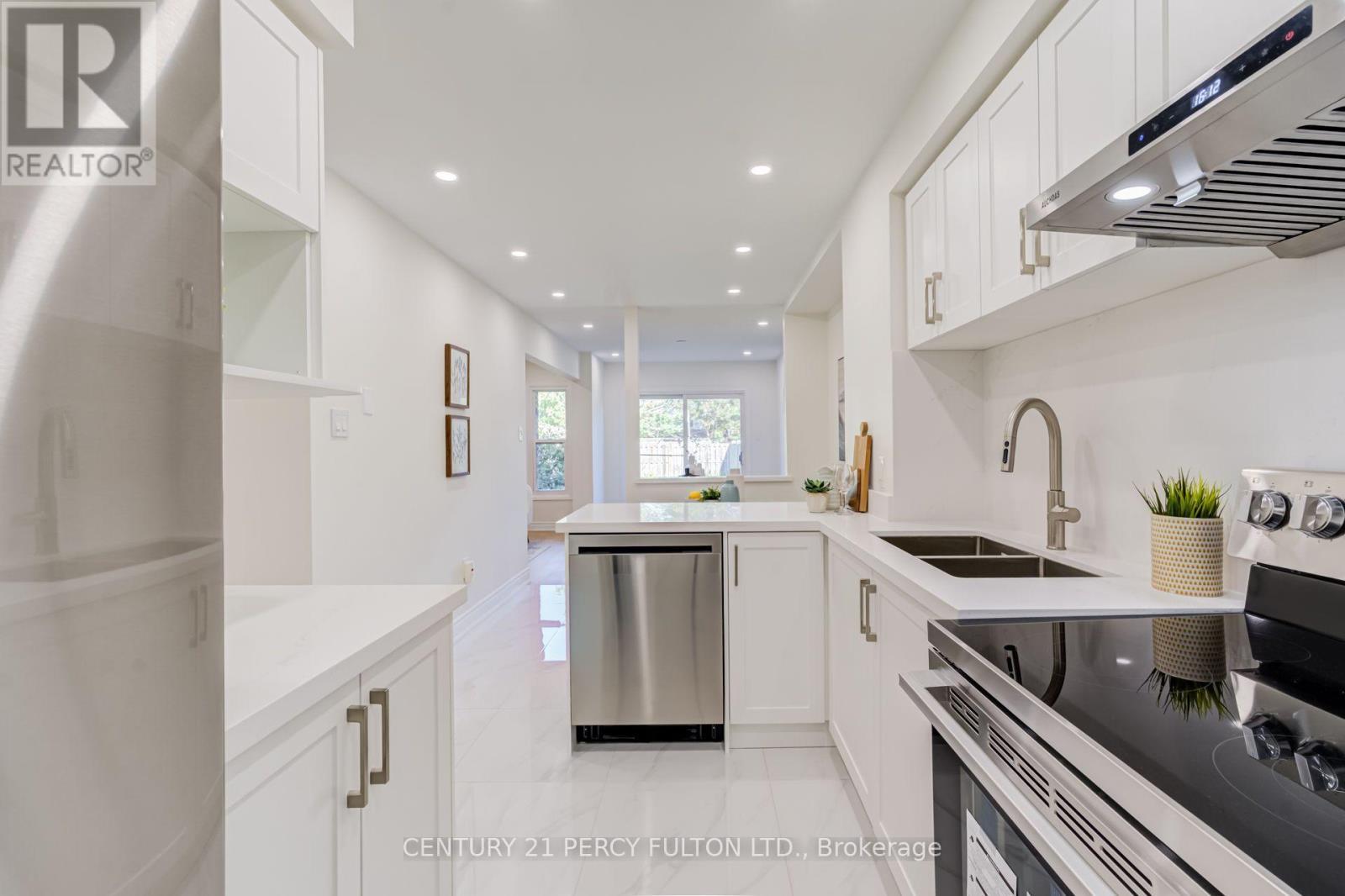 33 Lorna Rae Boulevard, Toronto, ON