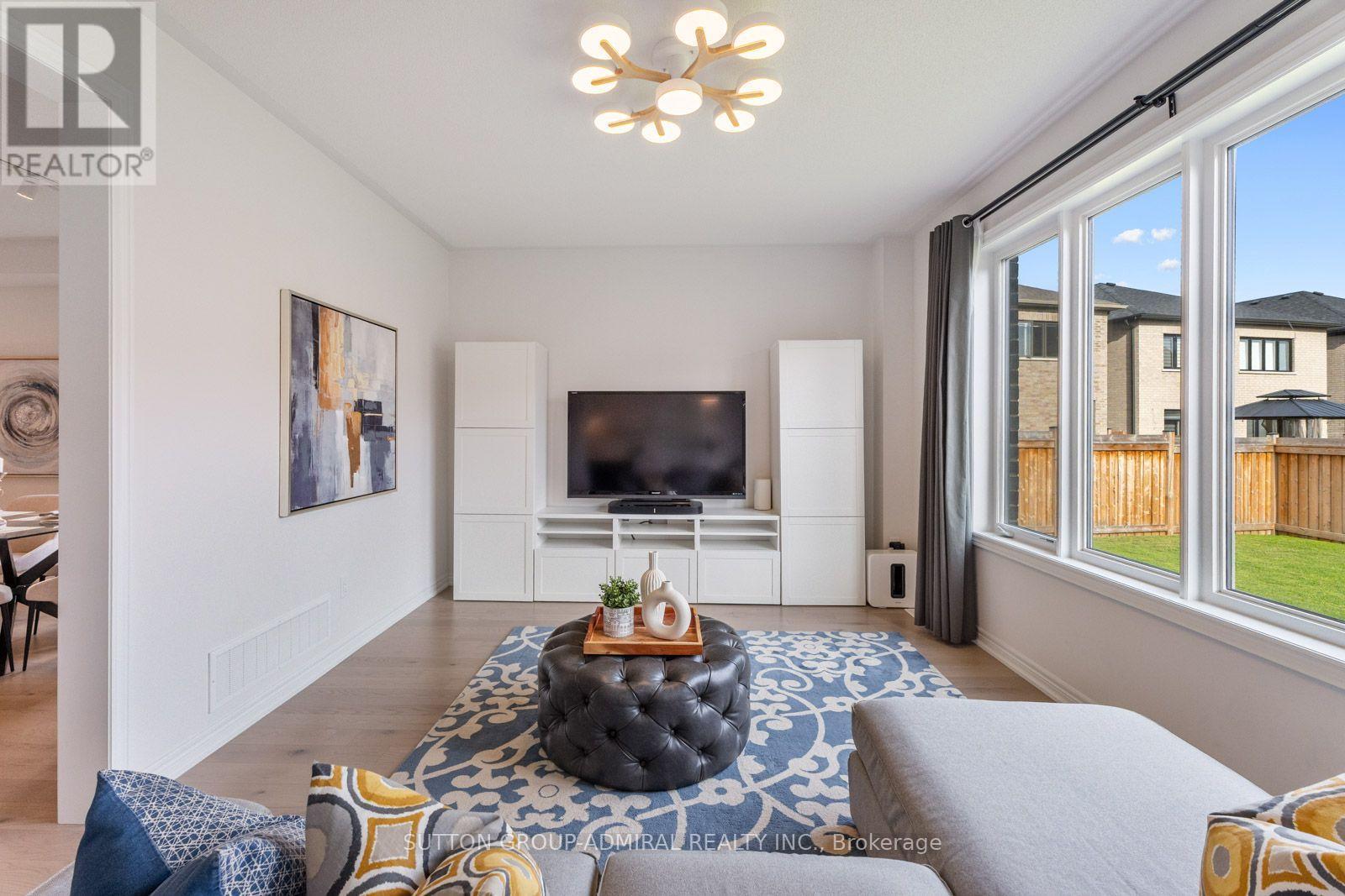 7 Priory Drive, Whitby, ON
