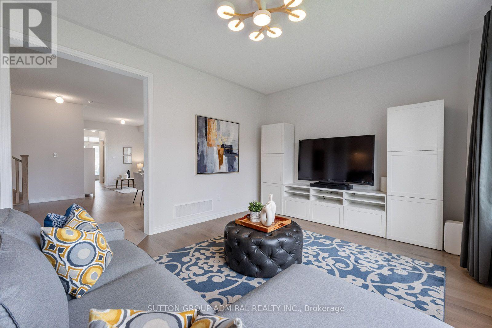 7 Priory Drive, Whitby, ON