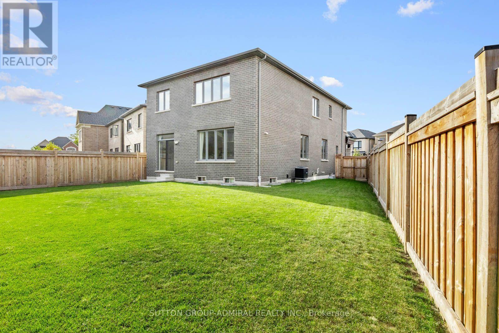7 Priory Drive, Whitby, ON