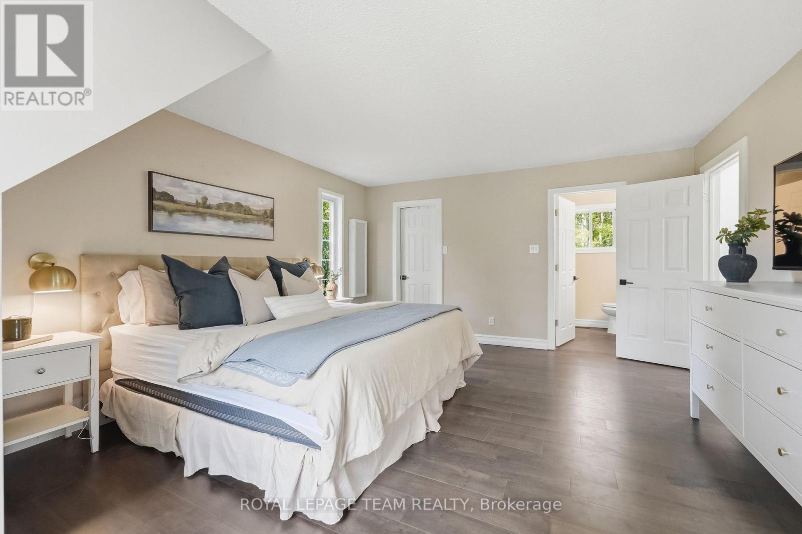10493 St John Street, North Dundas, ON