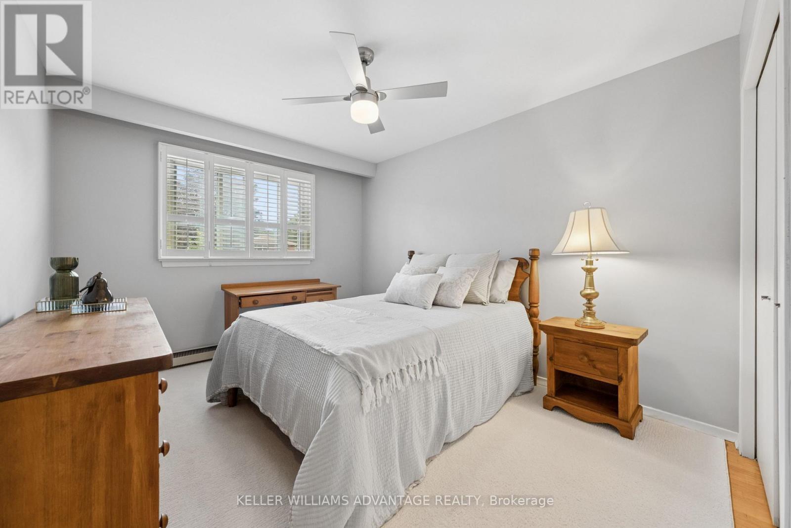 Bedroom 2 with walk in closet - 128 Holmcrest Trail, Toronto, ON