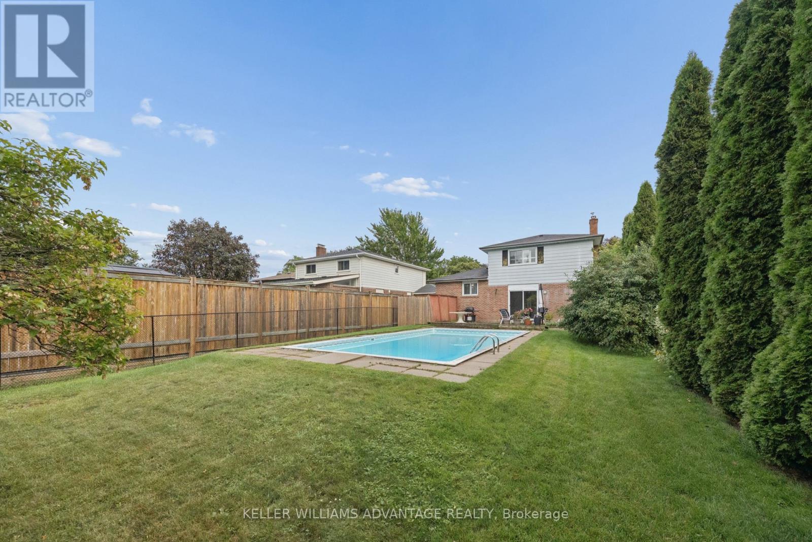 Pool with yard space - 128 Holmcrest Trail, Toronto, ON