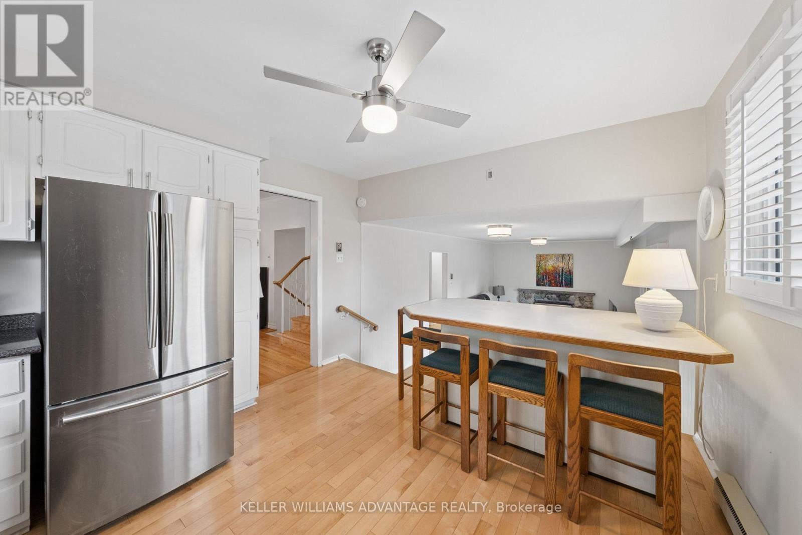 Kitchen overlooking family room - 128 Holmcrest Trail, Toronto, ON