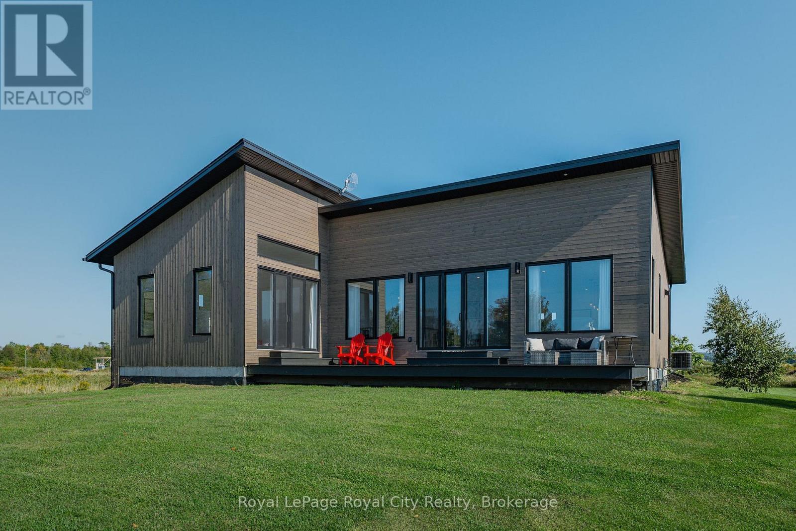 Back of the house - 103 Ugovsek Crescent, Meaford, ON