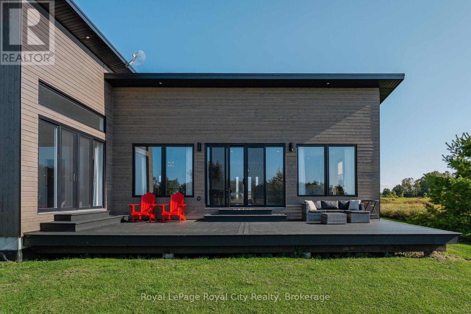 Back of the house and deck - 103 Ugovsek Crescent, Meaford, ON