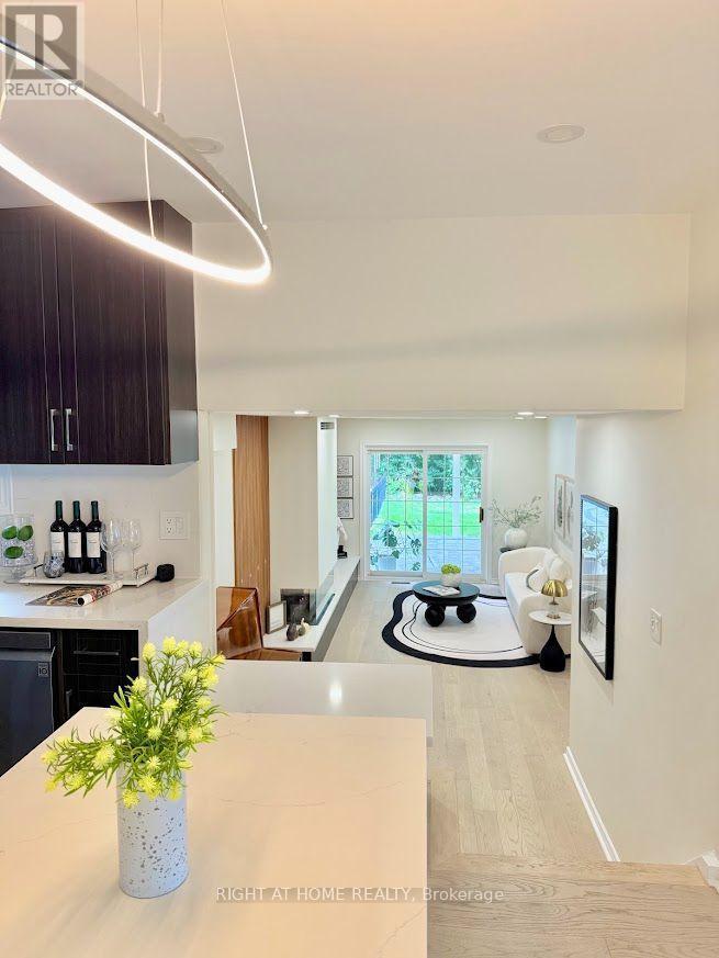 315 Roywood Crescent, Newmarket, ON