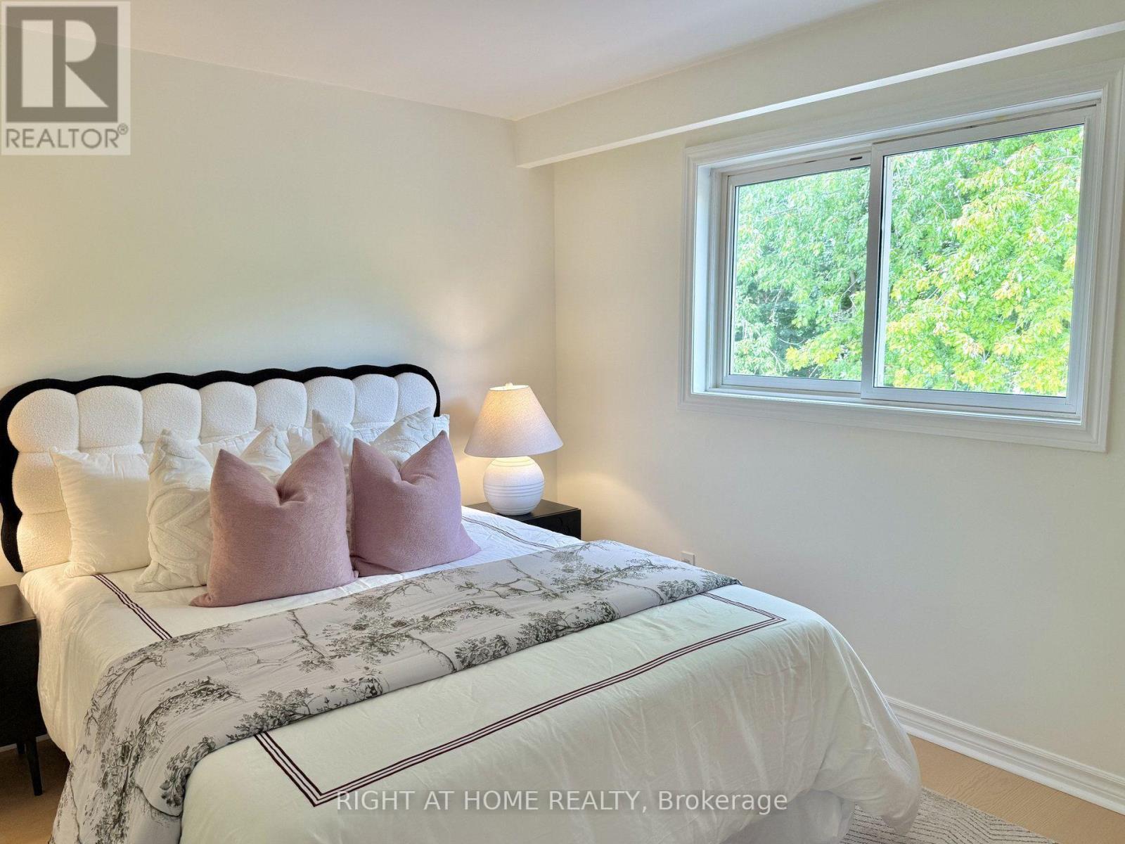 315 Roywood Crescent, Newmarket, ON