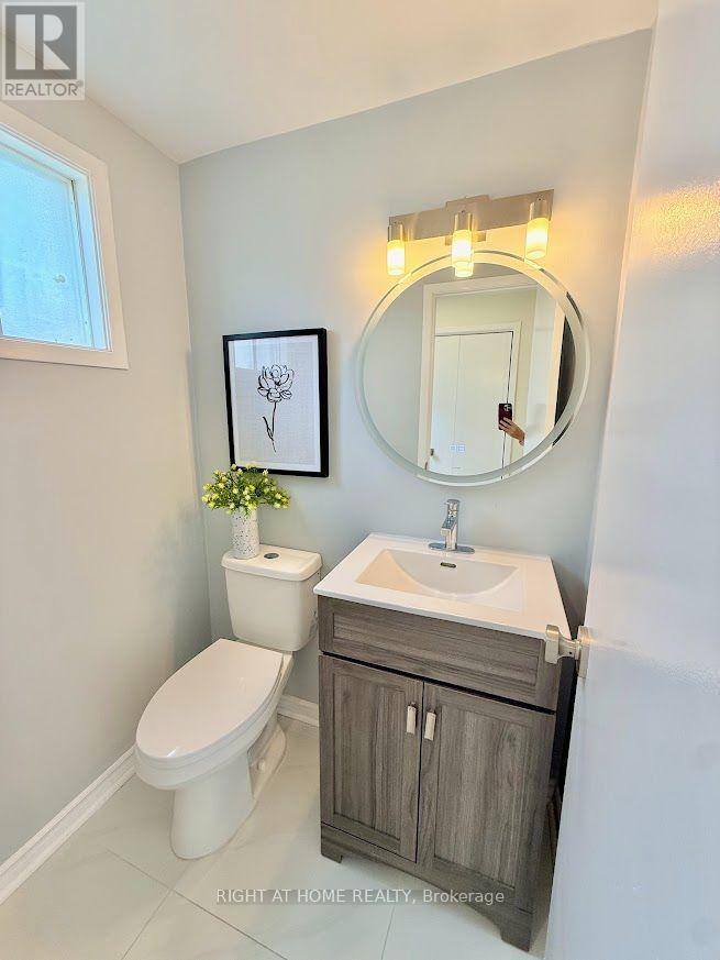 315 Roywood Crescent, Newmarket, ON
