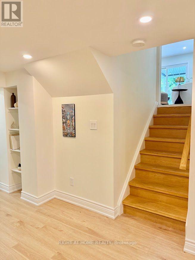 315 Roywood Crescent, Newmarket, ON
