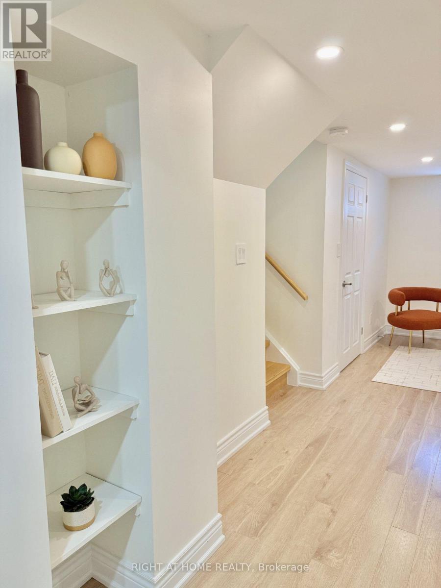 315 Roywood Crescent, Newmarket, ON