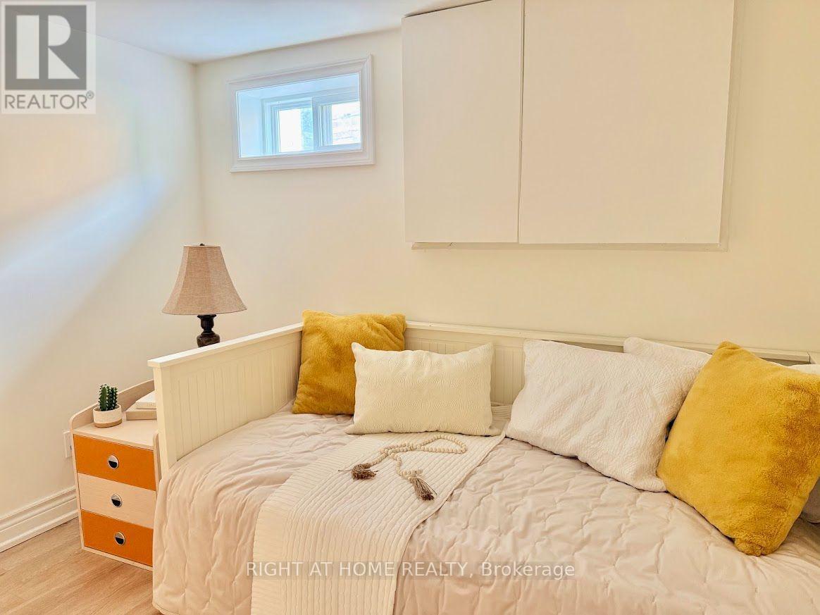 315 Roywood Crescent, Newmarket, ON