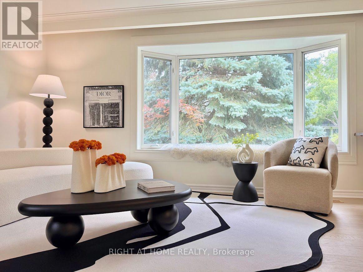 315 Roywood Crescent, Newmarket, ON