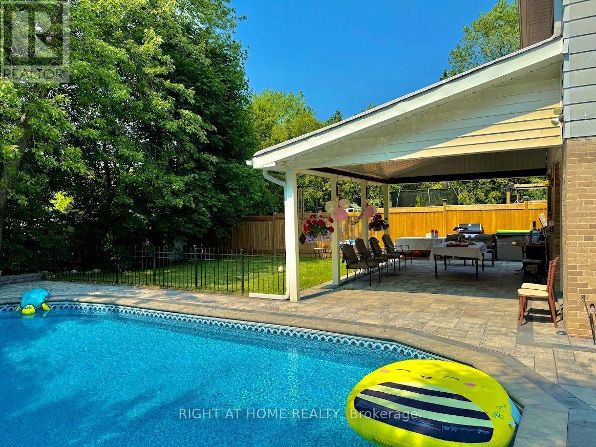 315 Roywood Crescent, Newmarket, ON