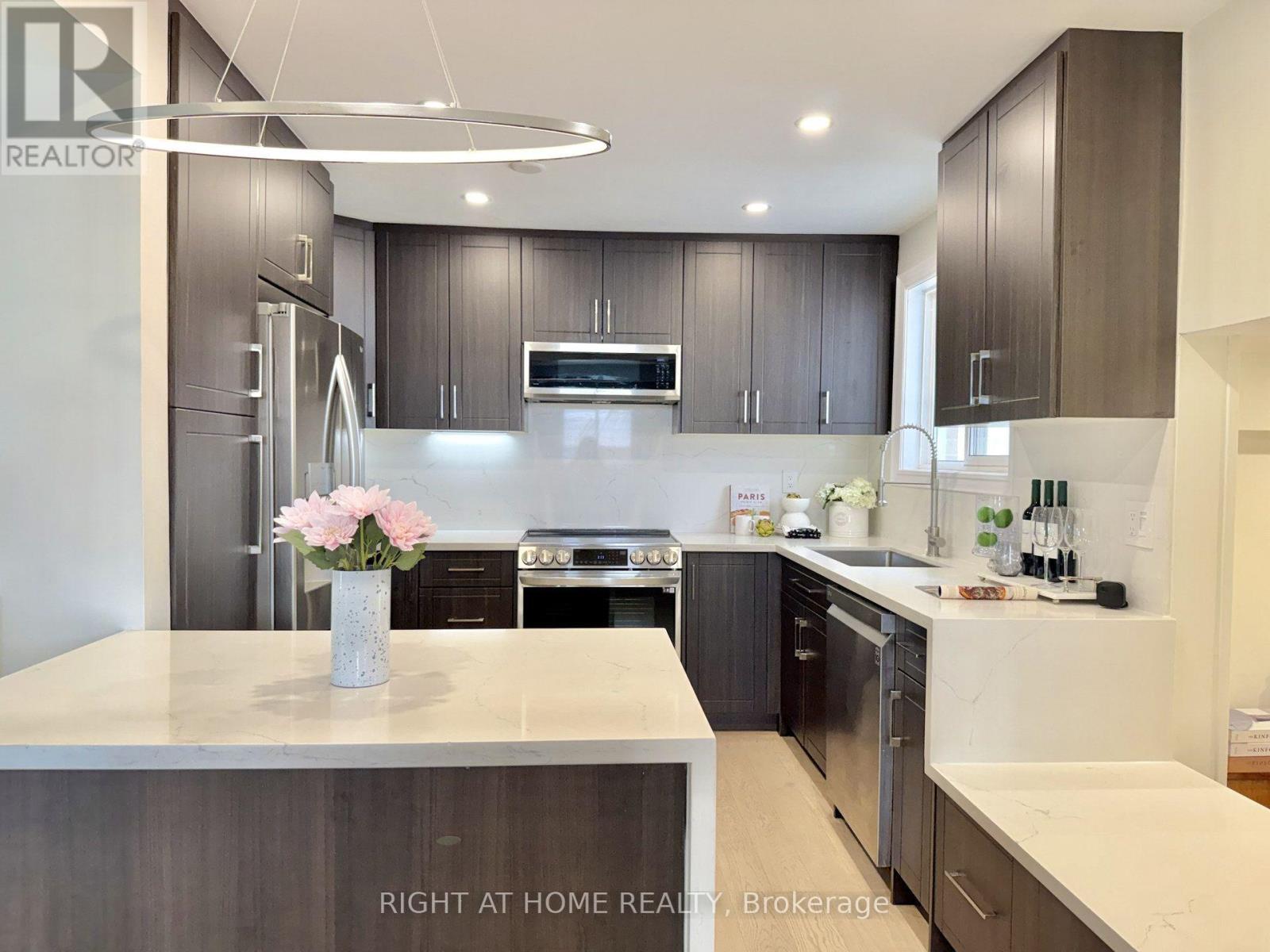 315 Roywood Crescent, Newmarket, ON