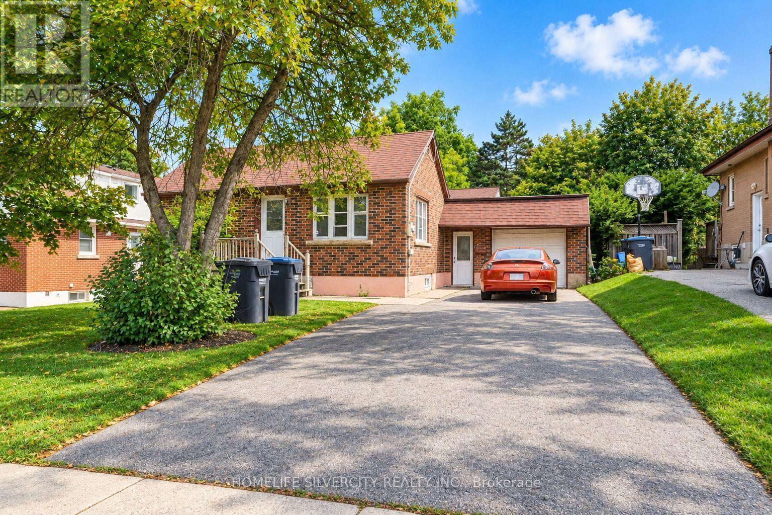 30 Woodward Avenue, Brampton, ON