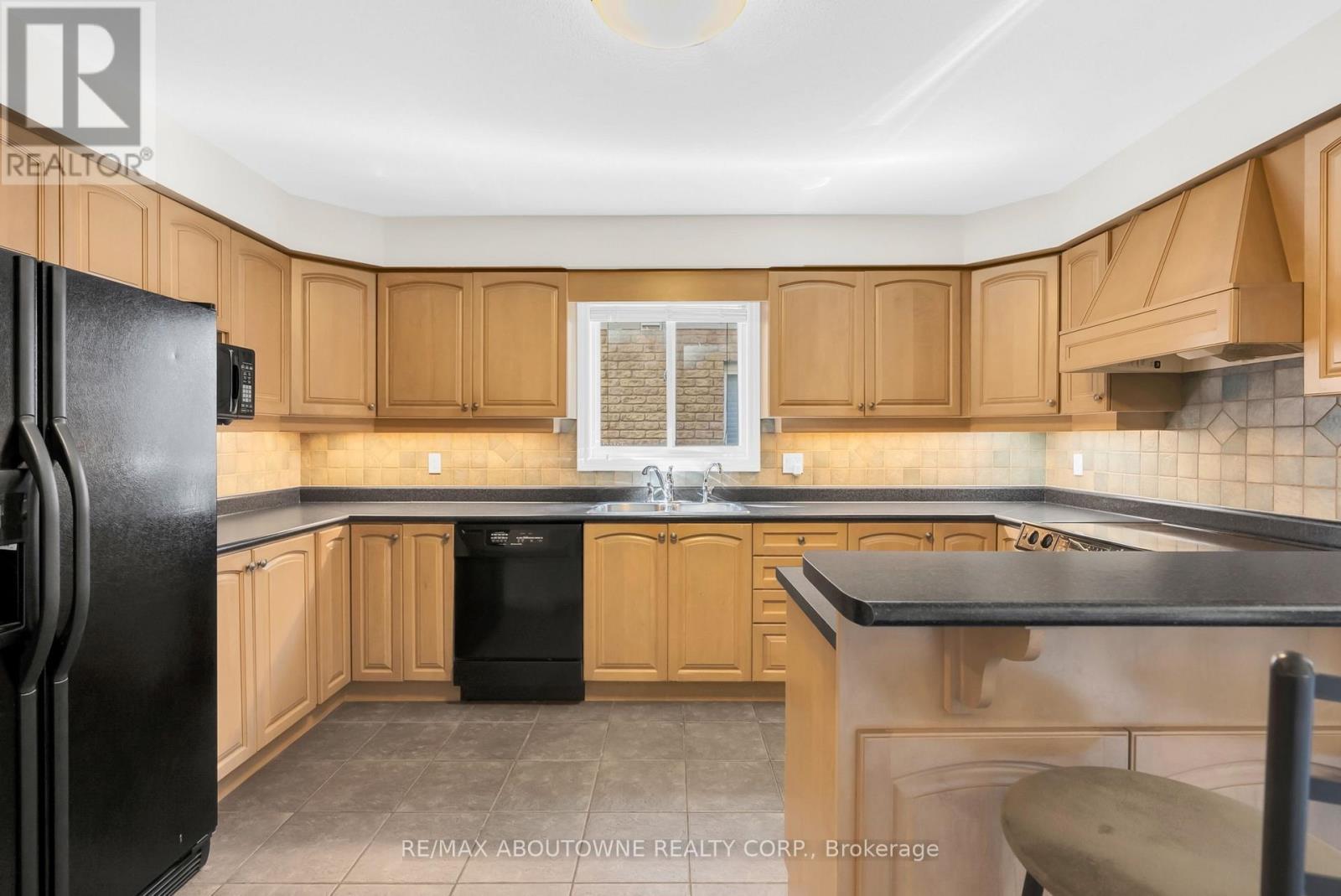 Large L-Shaped Kitchen - 18 Haney Drive, Guelph, ON
