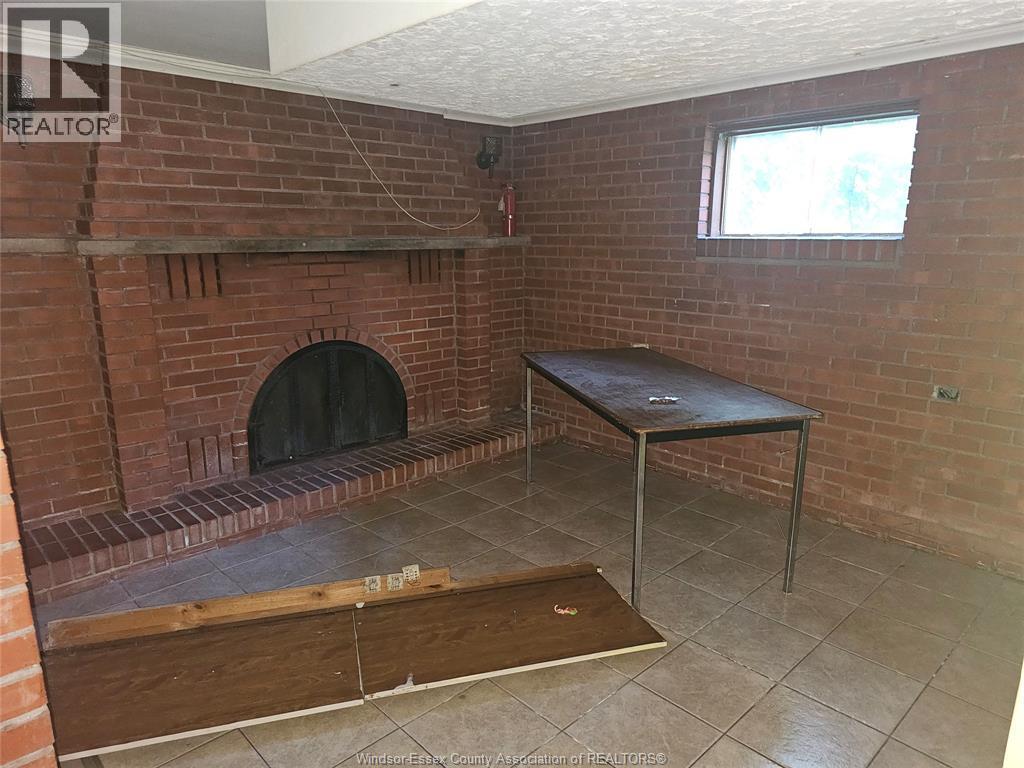 931 Campbell Ave, Windsor, ON