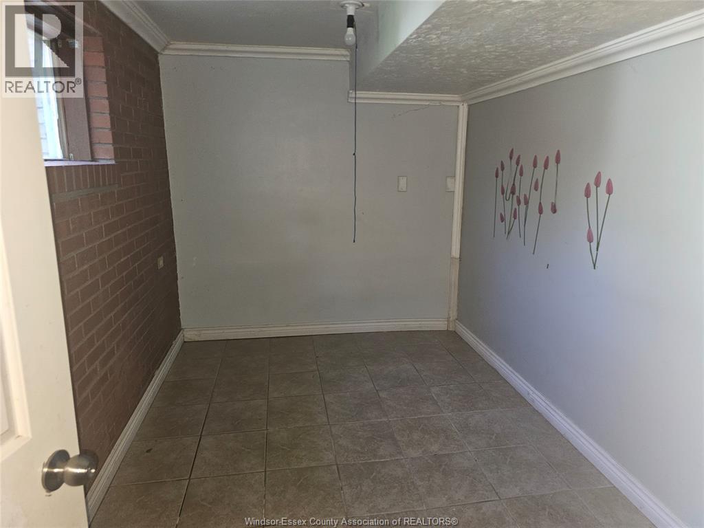 931 Campbell Ave, Windsor, ON