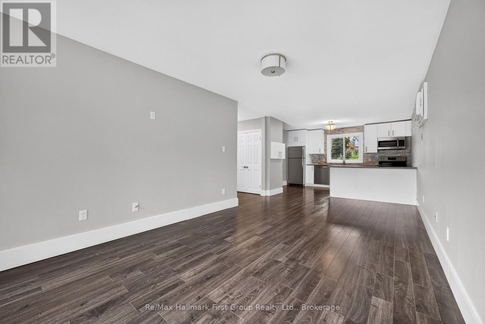 10 Lincoln Street, Ajax (Central West), ON
