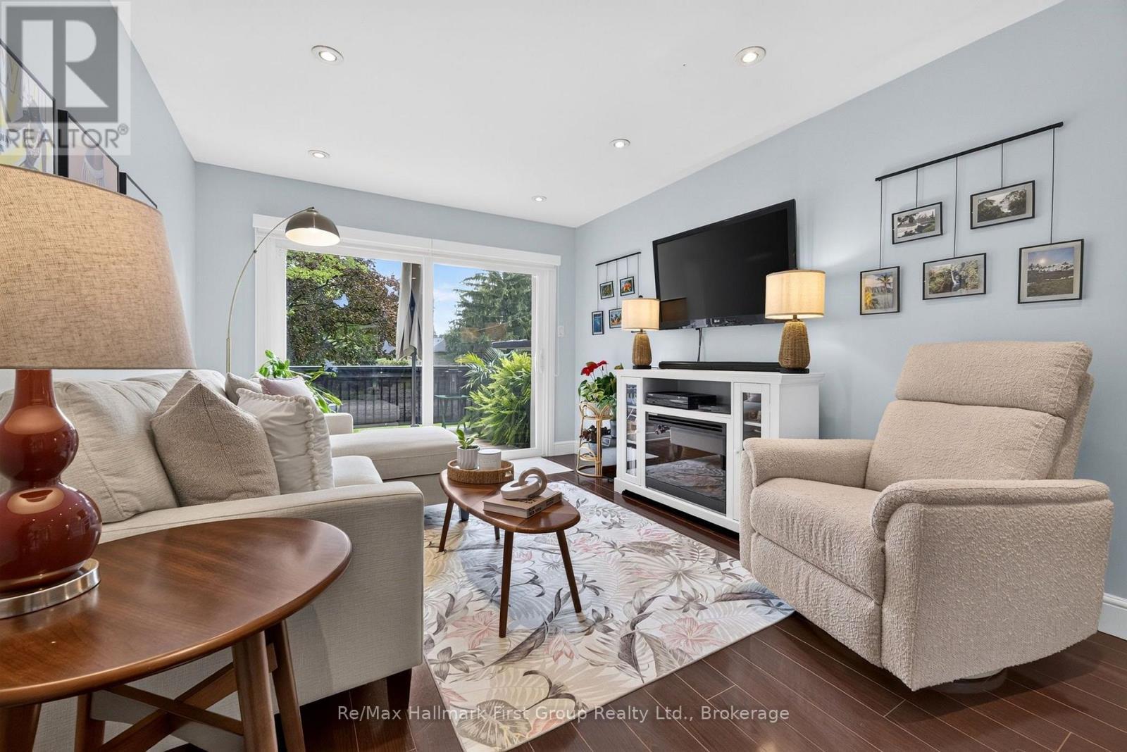 10 Lincoln Street, Ajax (Central West), ON