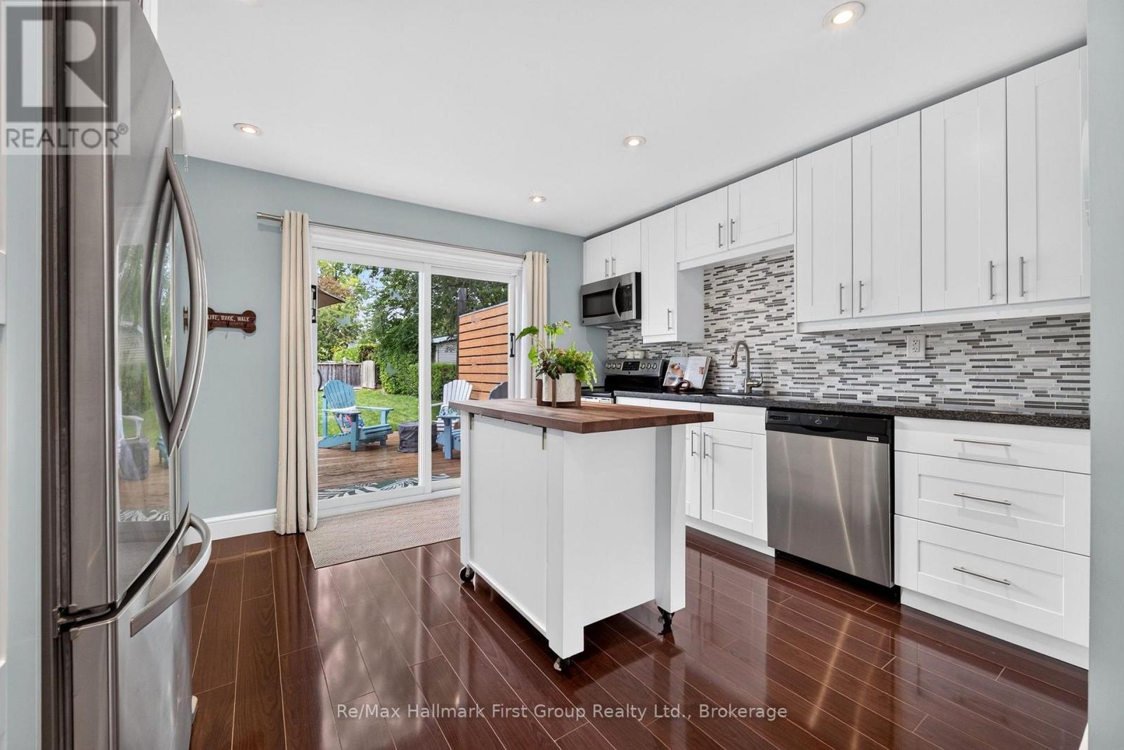 10 Lincoln Street, Ajax (Central West), ON