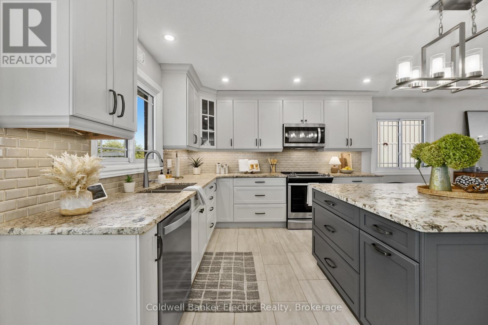 1988 Mapleridge Drive, Peterborough (Monaghan Ward 2), ON