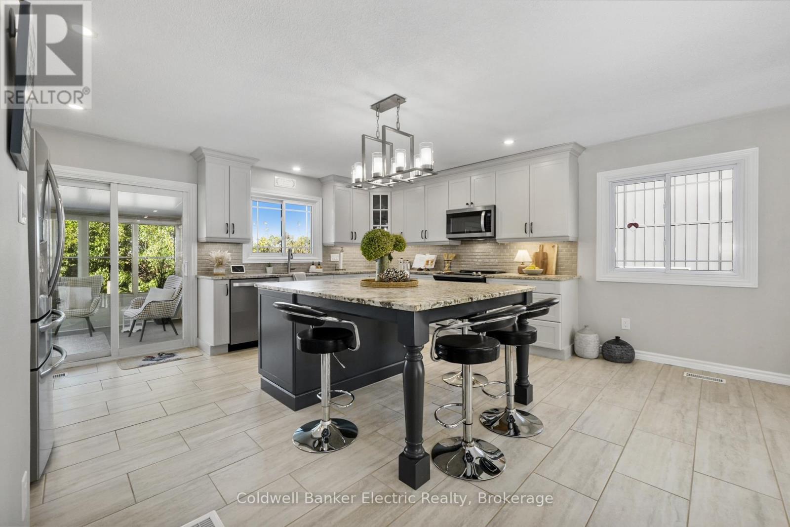 1988 Mapleridge Drive, Peterborough (Monaghan Ward 2), ON
