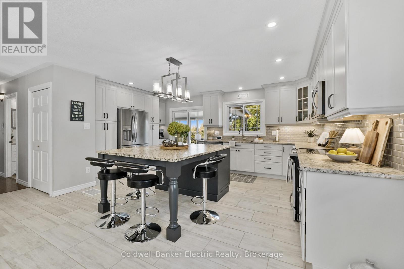 1988 Mapleridge Drive, Peterborough (Monaghan Ward 2), ON