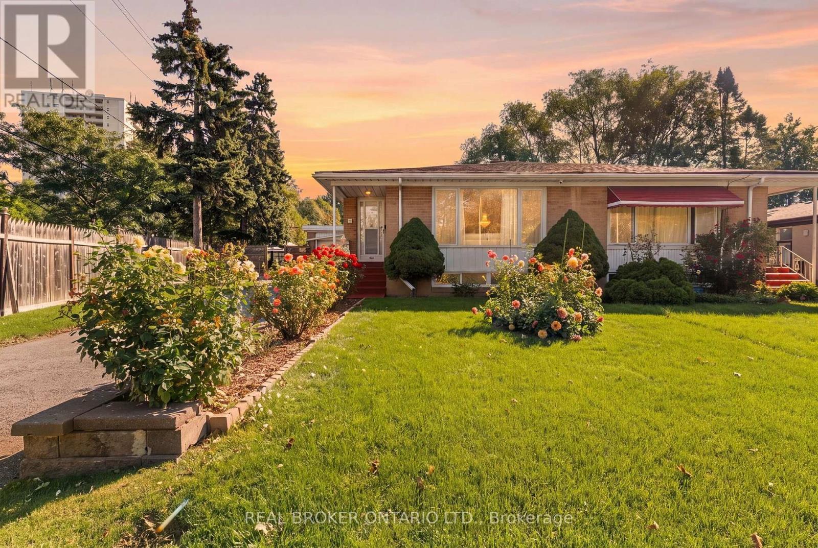 55 Rayoak Drive, Toronto, ON