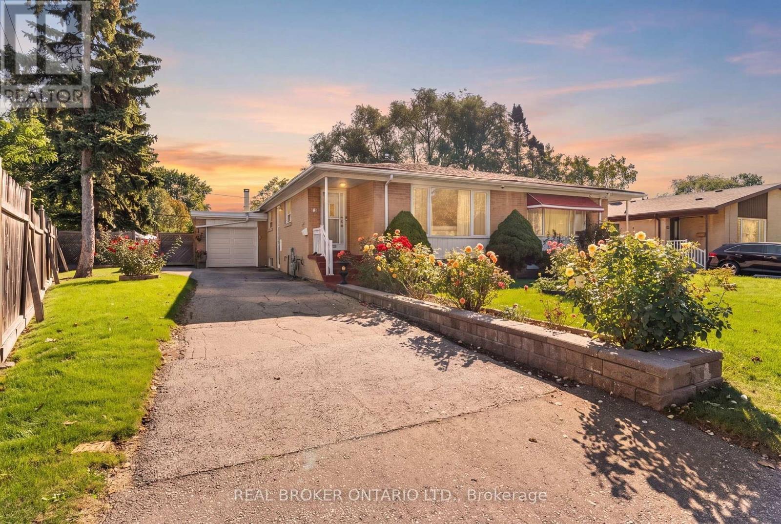 55 Rayoak Drive, Toronto, ON