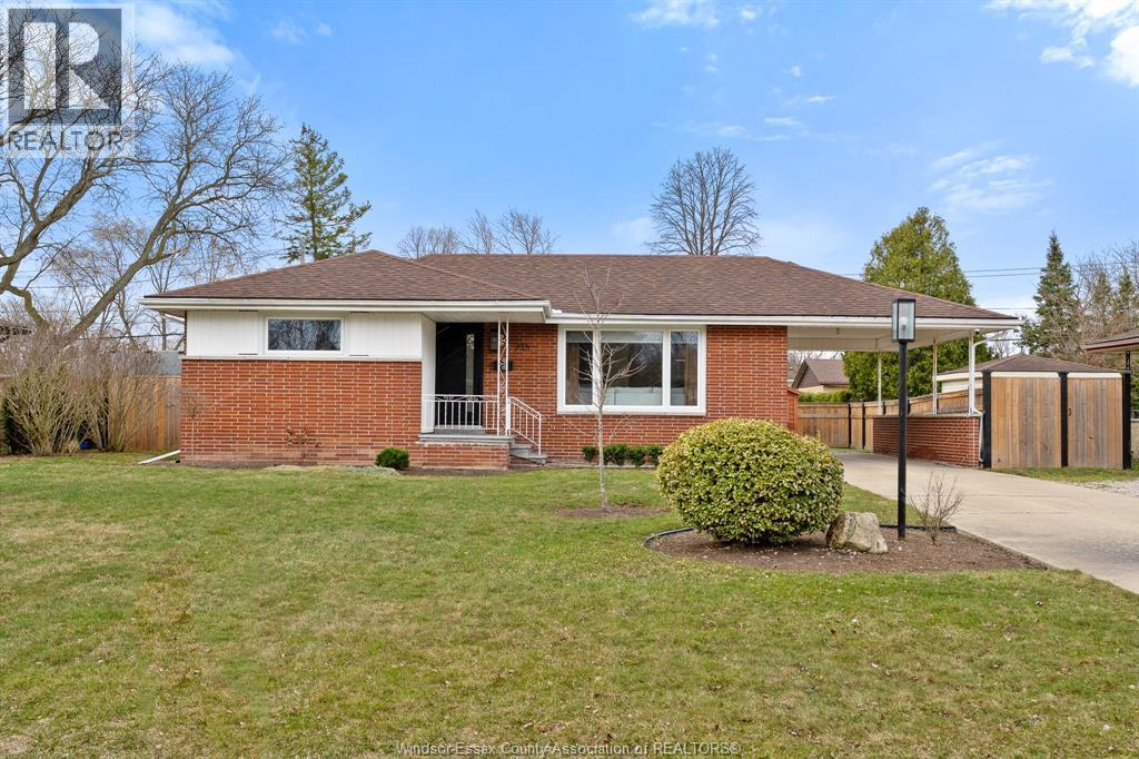 735 Lounsborough, Windsor, ON