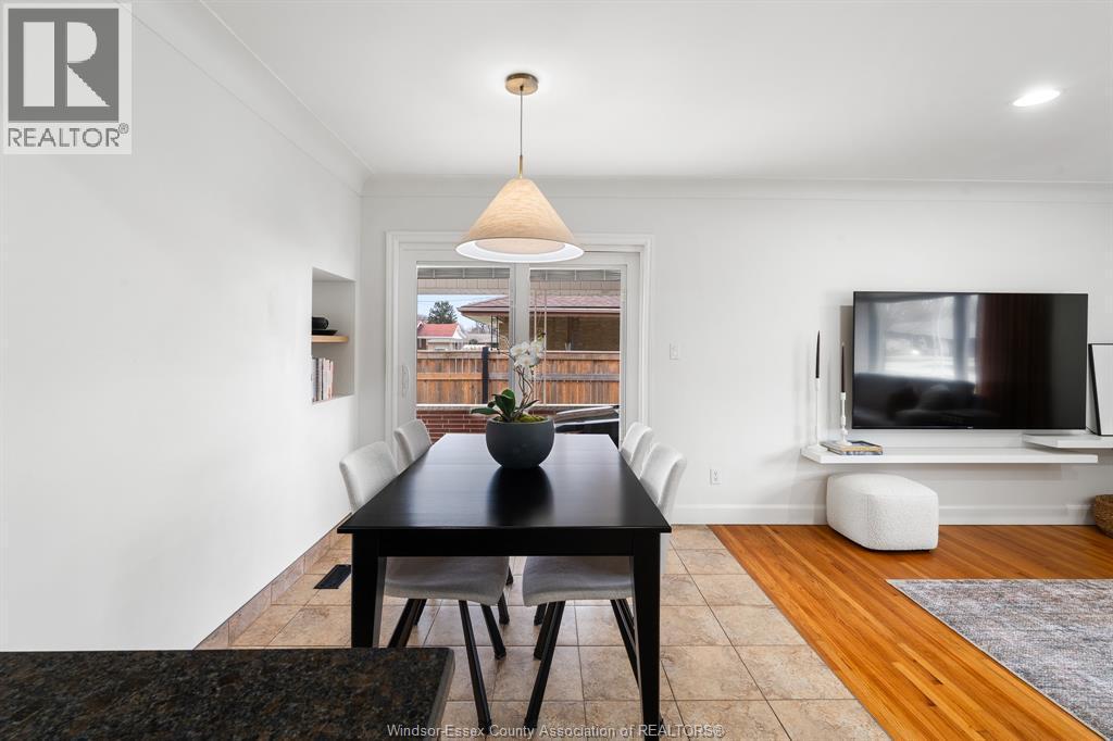 735 Lounsborough, Windsor, ON