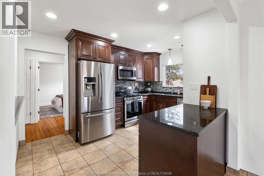 735 Lounsborough, Windsor, ON
