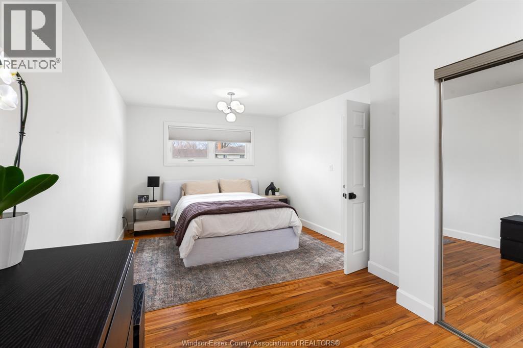 735 Lounsborough, Windsor, ON