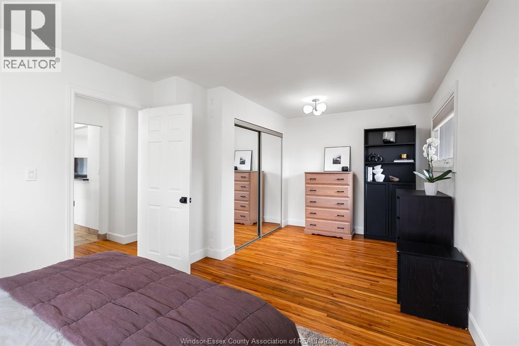 735 Lounsborough, Windsor, ON